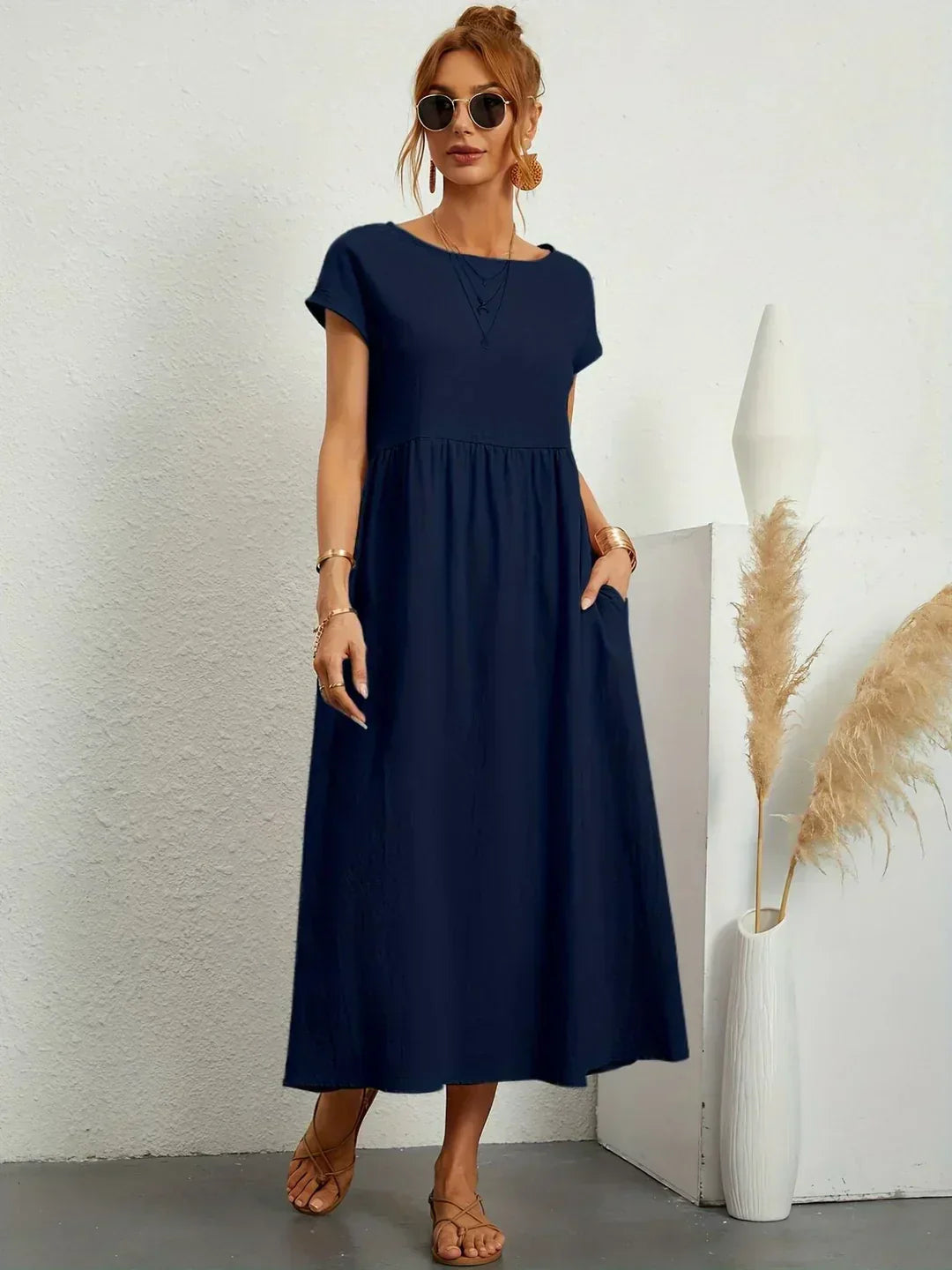 Sofia – An elegant, simple-cut dress