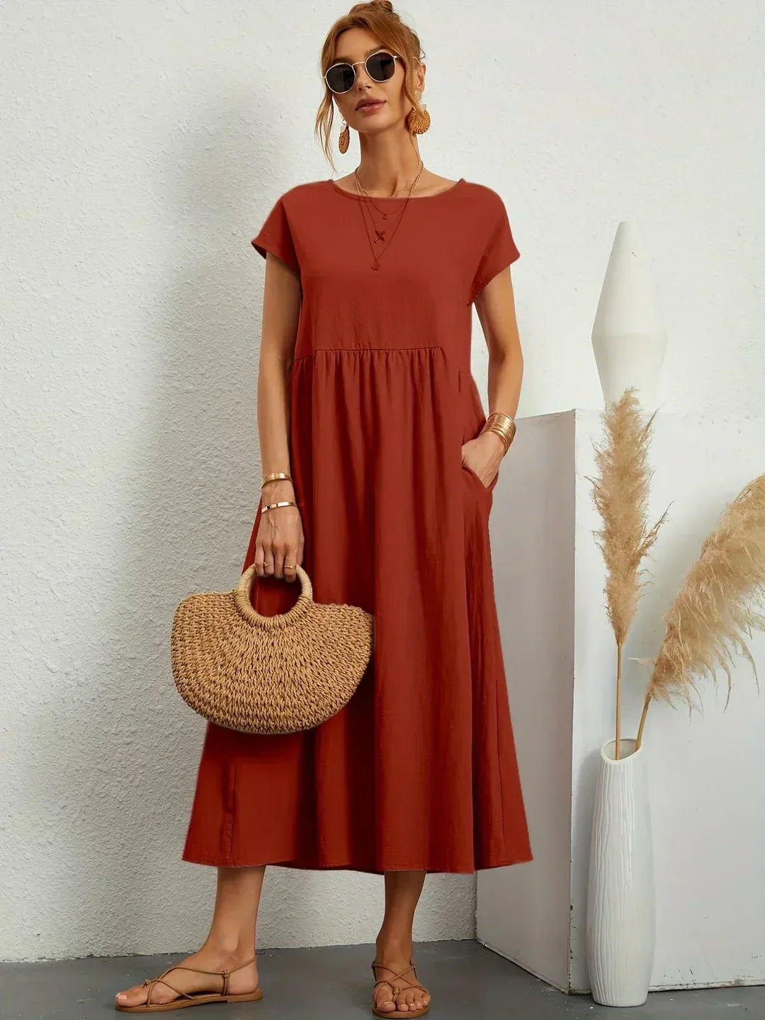 Sofia – An elegant, simple-cut dress