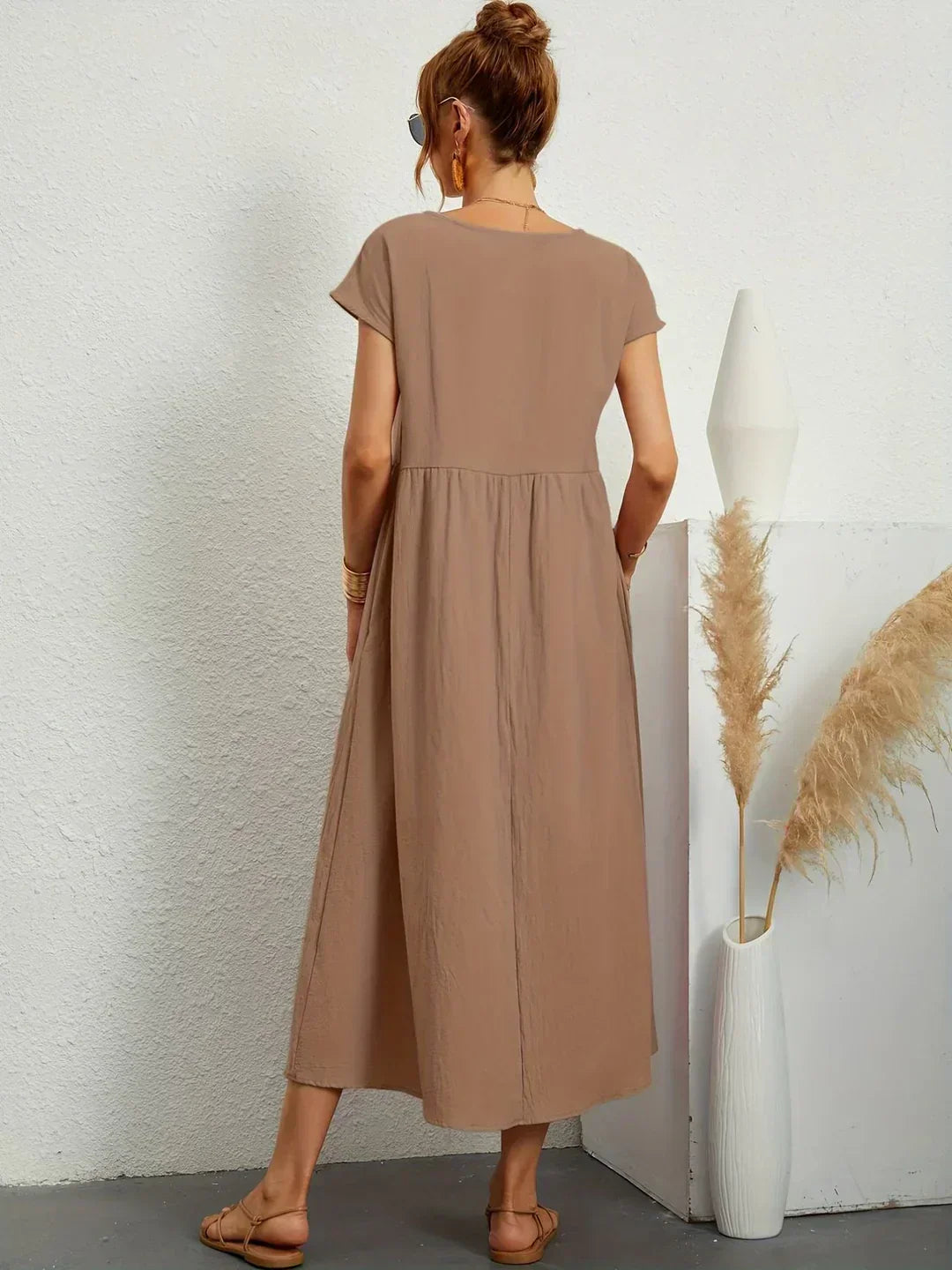 Sofia – An elegant, simple-cut dress