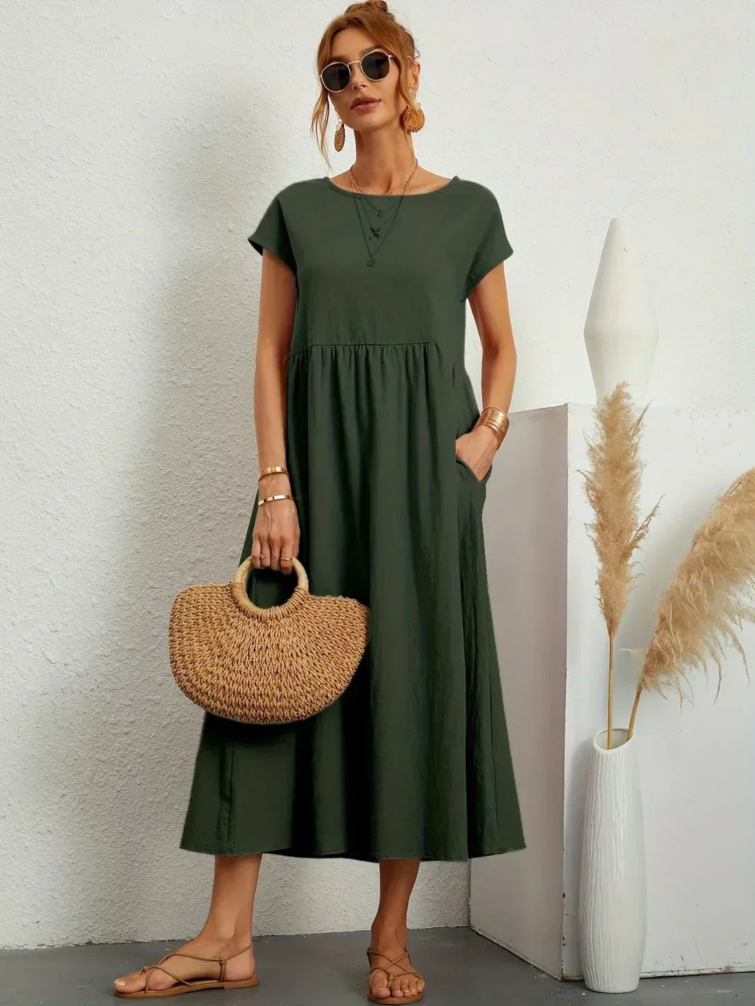 Sofia – An elegant, simple-cut dress