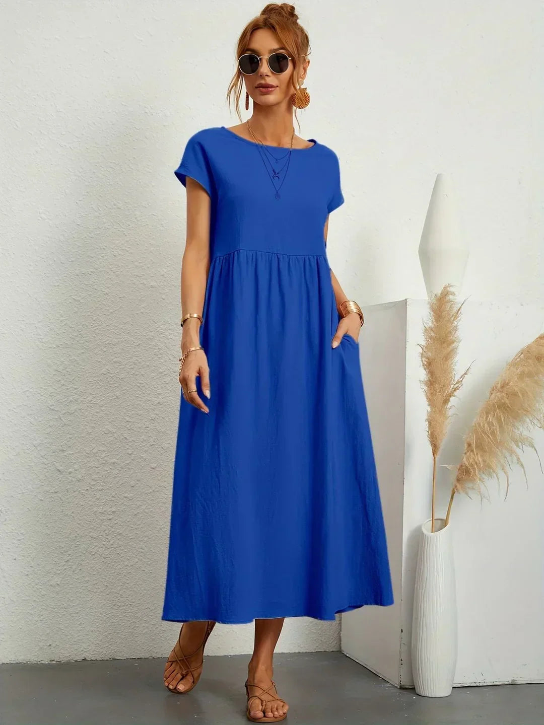 Sofia – An elegant, simple-cut dress