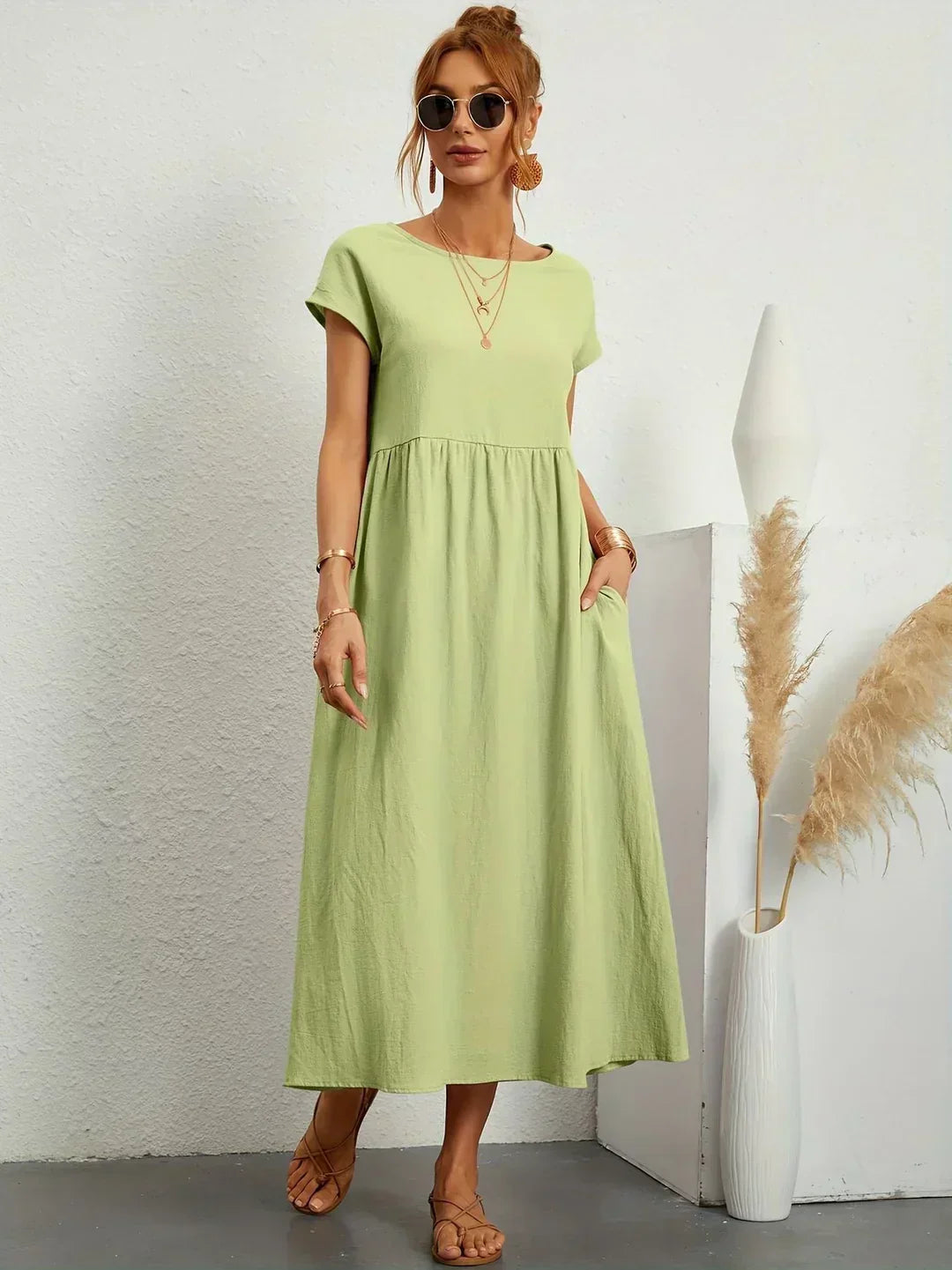 Sofia – An elegant, simple-cut dress
