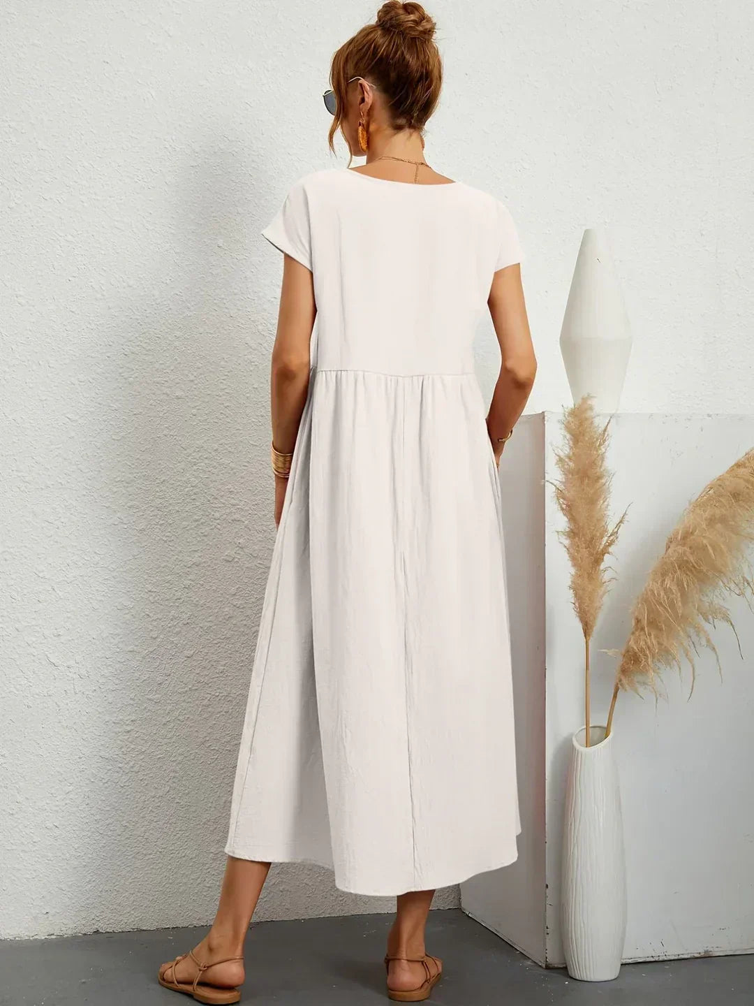 Sofia – An elegant, simple-cut dress