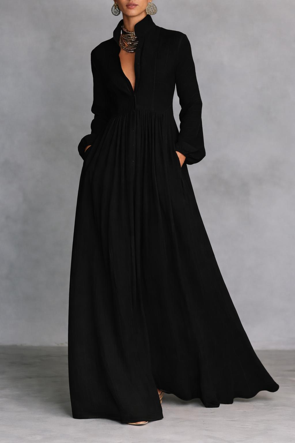 Amelia – An elegant maxi dress with buttons