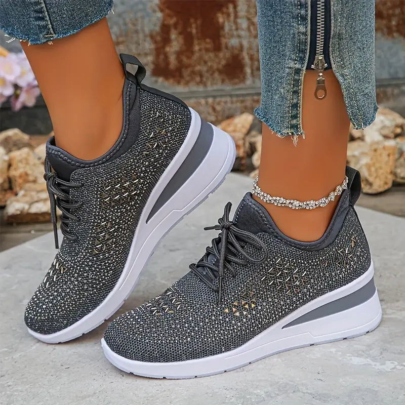 Comfortable orthopedic athletic shoes